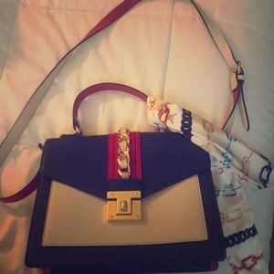 Also cross body purse